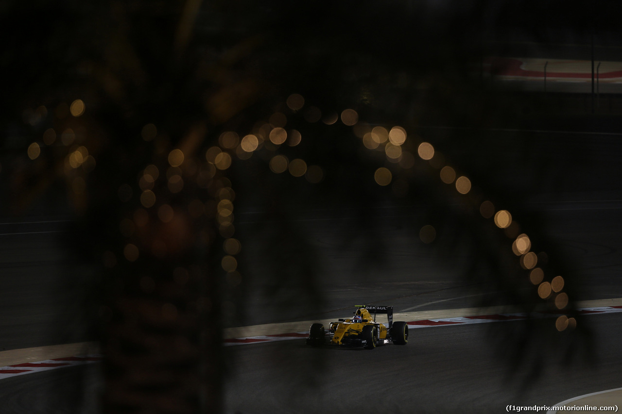GP BAHRAIN, 01.04.2016 - Prove Libere 2, Jolyon Palmer (GBR) Renault Sport F1 Team RS16