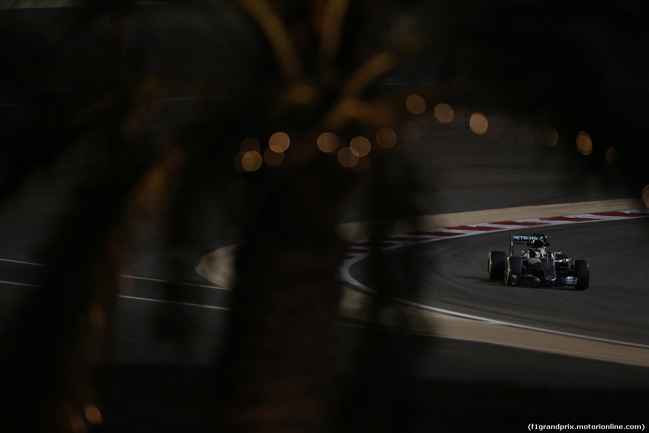GP BAHRAIN, 01.04.2016 - Prove Libere 2, Lewis Hamilton (GBR) Mercedes AMG F1 W07 Hybrid