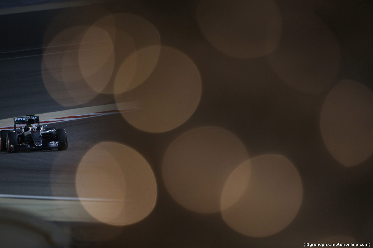 GP BAHRAIN, 01.04.2016 - Prove Libere 2, Lewis Hamilton (GBR) Mercedes AMG F1 W07 Hybrid