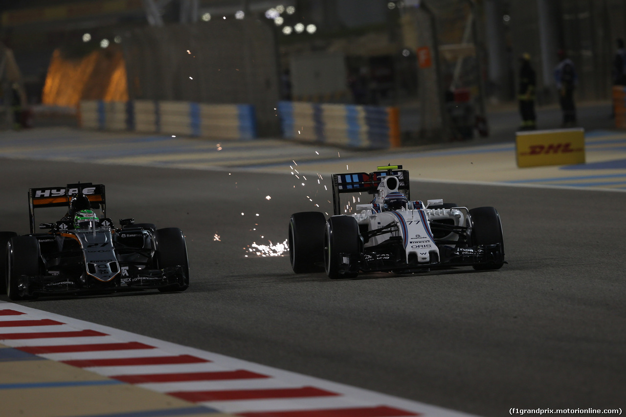GP BAHRAIN, 01.04.2016 - Prove Libere 2, Nico Hulkenberg (GER) Sahara Force India F1 VJM09 e Valtteri Bottas (FIN) Williams FW38