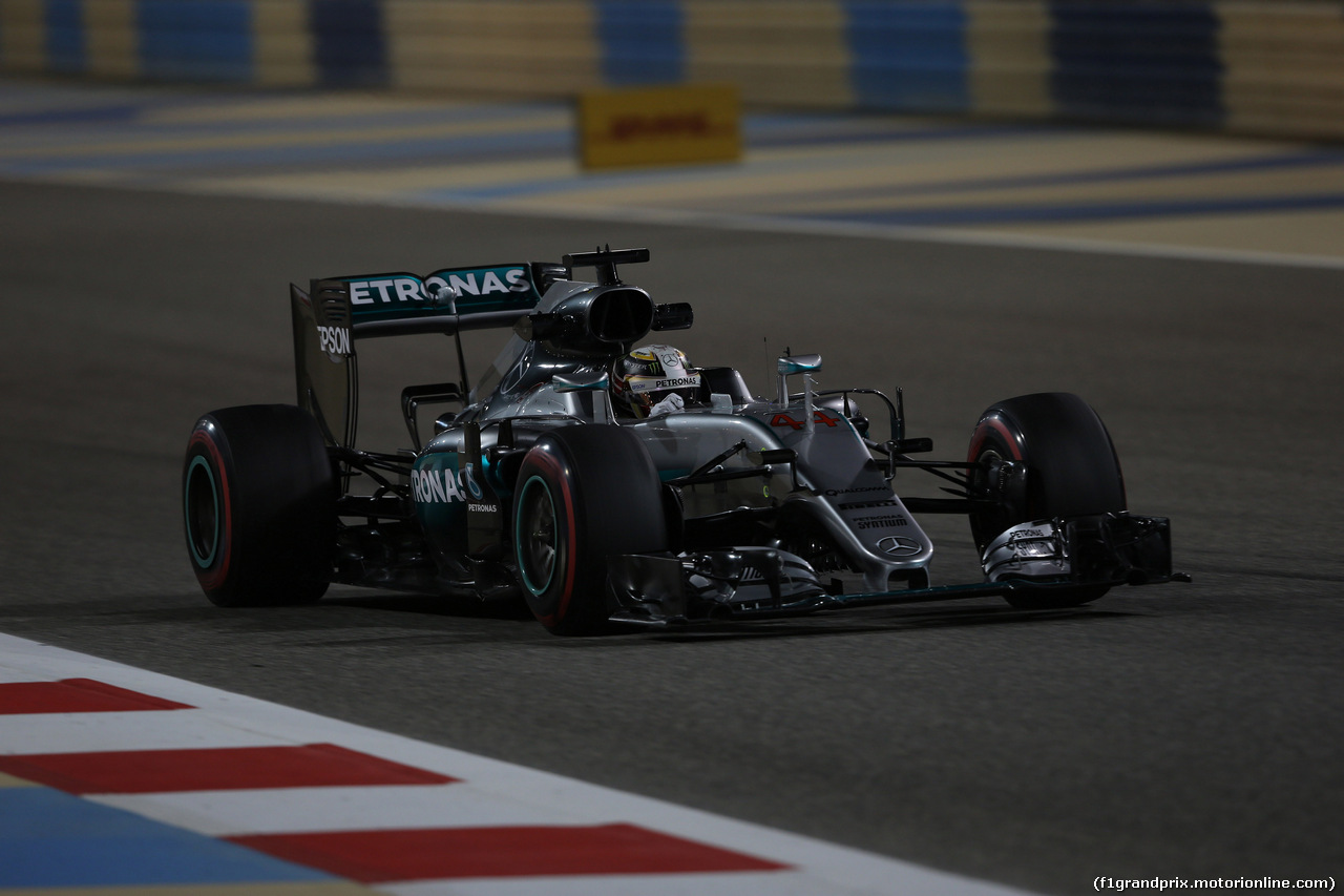 GP BAHRAIN, 01.04.2016 - Prove Libere 2, Lewis Hamilton (GBR) Mercedes AMG F1 W07 Hybrid