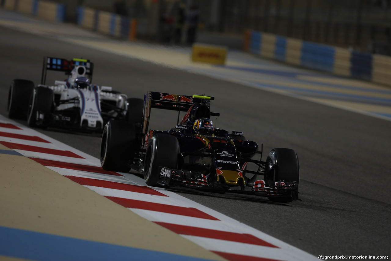 GP BAHRAIN, 01.04.2016 - Prove Libere 2, Carlos Sainz Jr (ESP) Scuderia Toro Rosso STR11 e Valtteri Bottas (FIN) Williams FW38