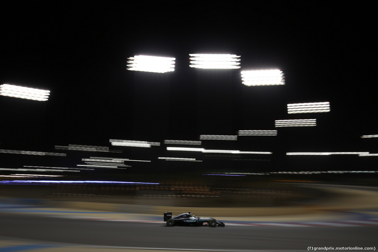 GP BAHRAIN, 01.04.2016 - Prove Libere 2, Lewis Hamilton (GBR) Mercedes AMG F1 W07 Hybrid