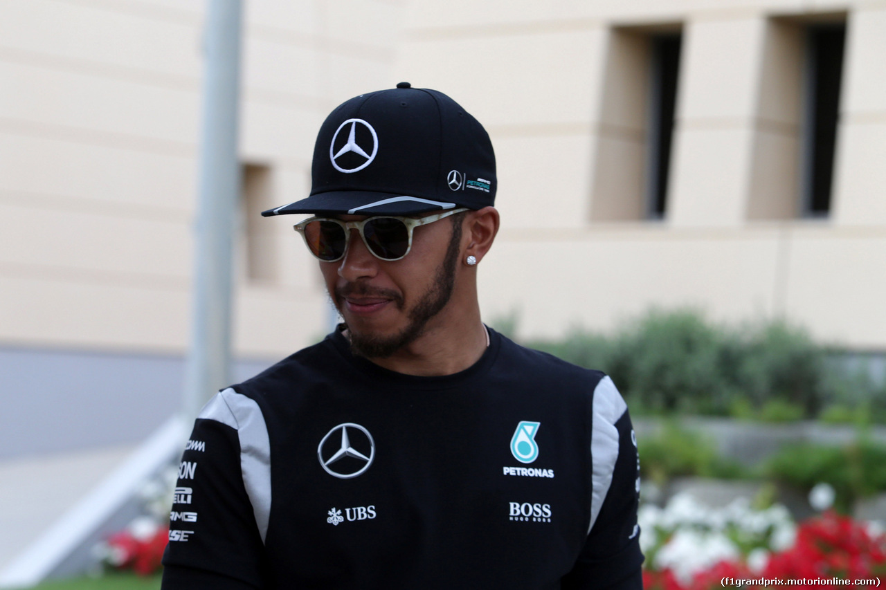 GP BAHRAIN, 01.04.2016 - Prove Libere 2, Lewis Hamilton (GBR) Mercedes AMG F1 W07 Hybrid