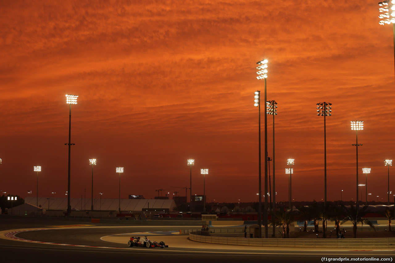 GP BAHRAIN, 01.04.2016 - Prove Libere 2, Romain Grosjean (FRA) Haas F1 Team VF-16