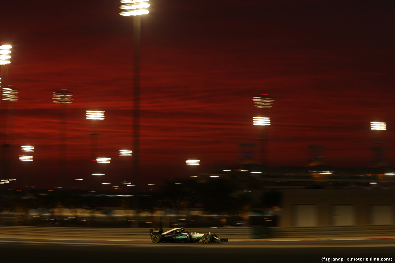 GP BAHRAIN, 01.04.2016 - Prove Libere 2, Lewis Hamilton (GBR) Mercedes AMG F1 W07 Hybrid