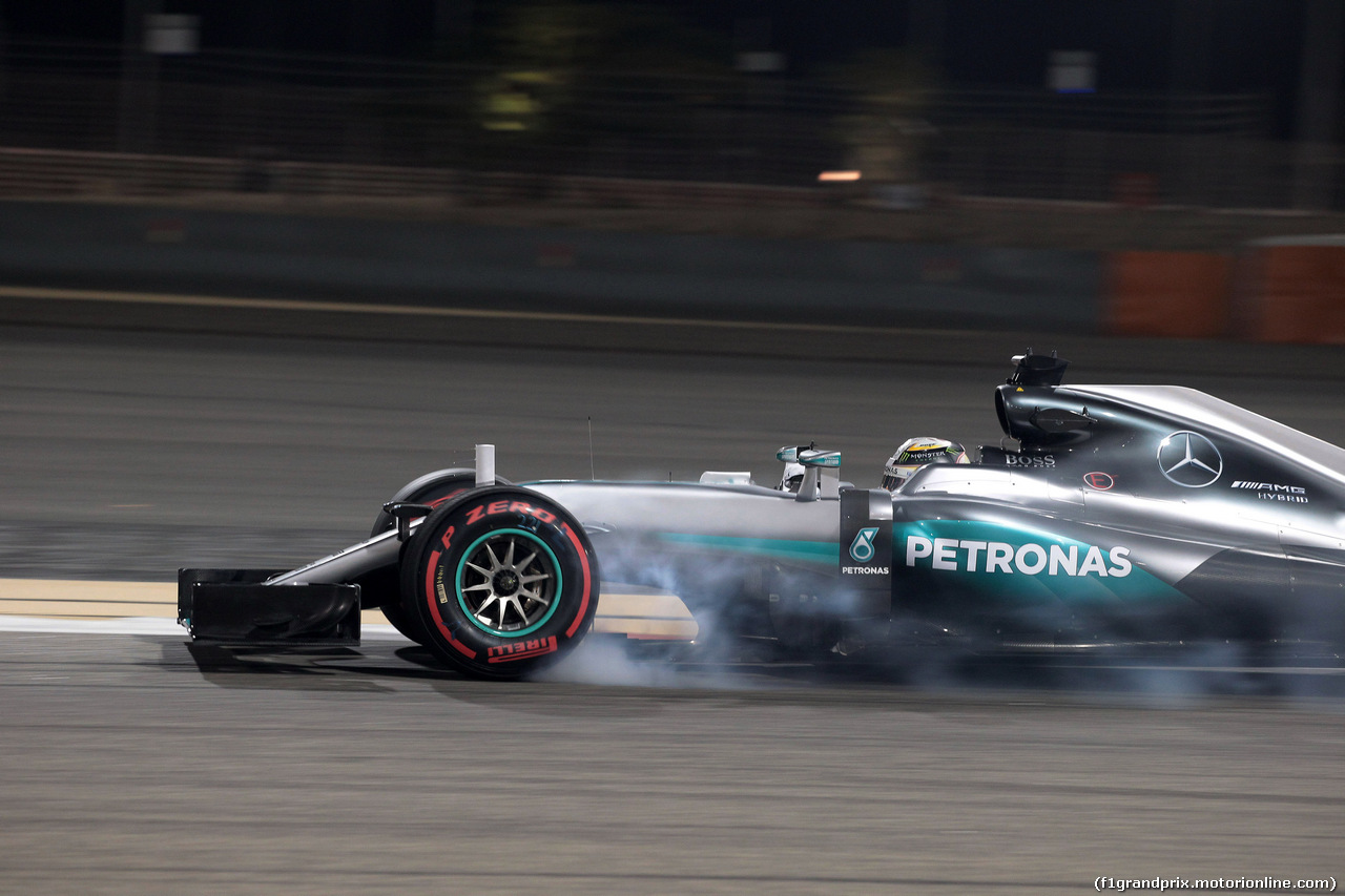 GP BAHRAIN, 01.04.2016 - Prove Libere 2, Lewis Hamilton (GBR) Mercedes AMG F1 W07 Hybrid