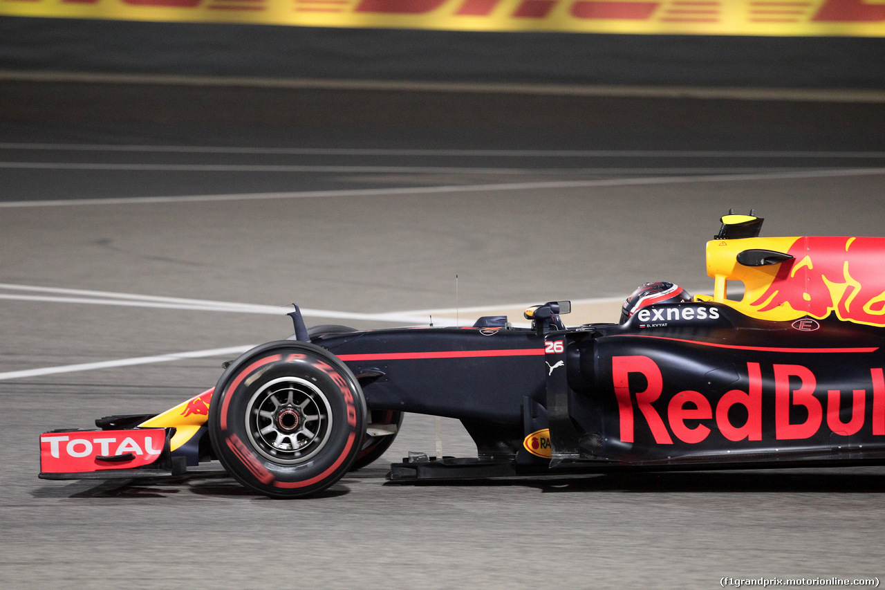 GP BAHRAIN, 01.04.2016 - Prove Libere 2, Daniil Kvyat (RUS) Red Bull Racing RB12