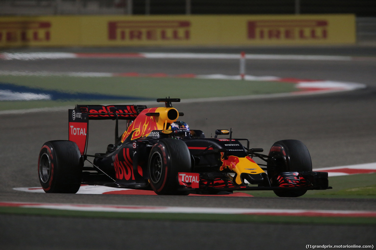 GP BAHRAIN, 01.04.2016 - Prove Libere 2, Daniel Ricciardo (AUS) Red Bull Racing RB12