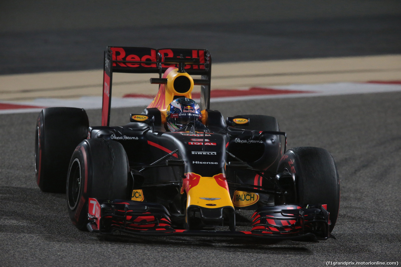 GP BAHRAIN, 01.04.2016 - Prove Libere 2, Daniel Ricciardo (AUS) Red Bull Racing RB12