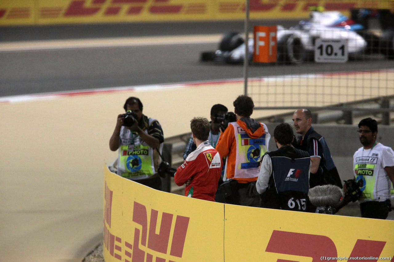 GP BAHRAIN, 01.04.2016 - Prove Libere 2, Sebastian Vettel (GER) Ferrari SF16-H stopped on the track