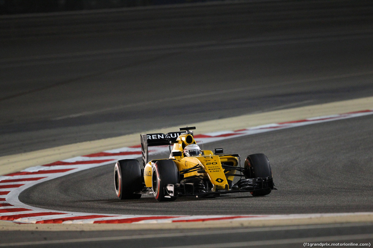 GP BAHRAIN, 01.04.2016 - Prove Libere 2, Kevin Magnussen (DEN) Renault Sport F1 Team RS16