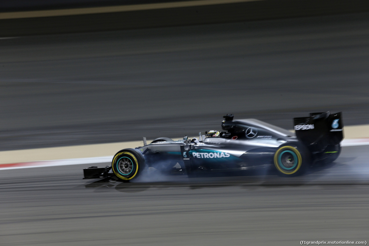 GP BAHRAIN, 01.04.2016 - Prove Libere 2, Lewis Hamilton (GBR) Mercedes AMG F1 W07 Hybrid