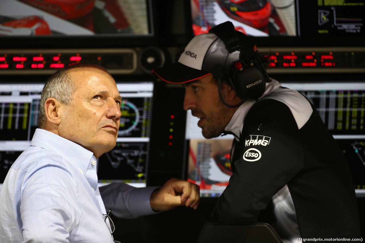GP BAHRAIN, 01.04.2016 - Prove Libere 2, ros e Fernando Alonso (ESP) McLaren Honda MP4-31