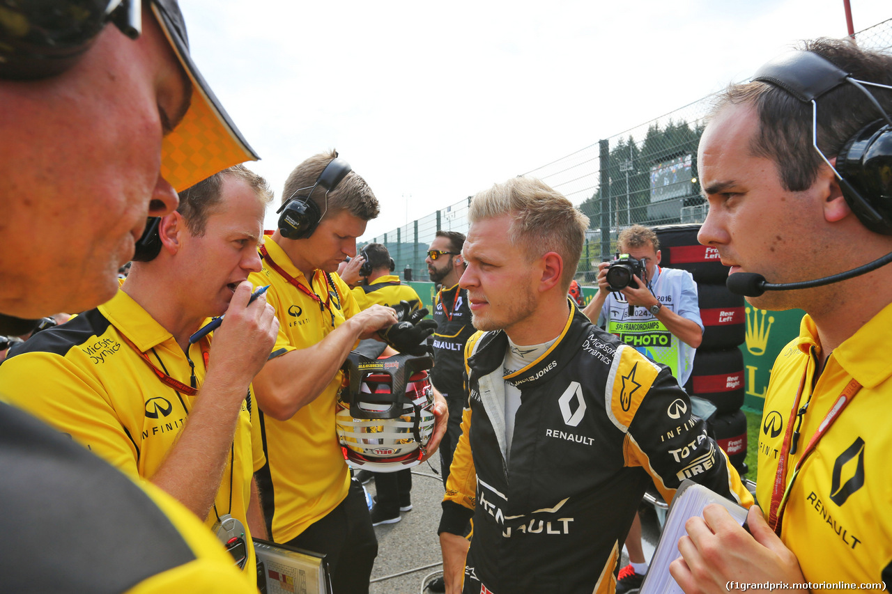 GP BELGIO, Kevin Magnussen (DEN) Renault Sport F1 Team on the grid.
28.08.2016. Gara