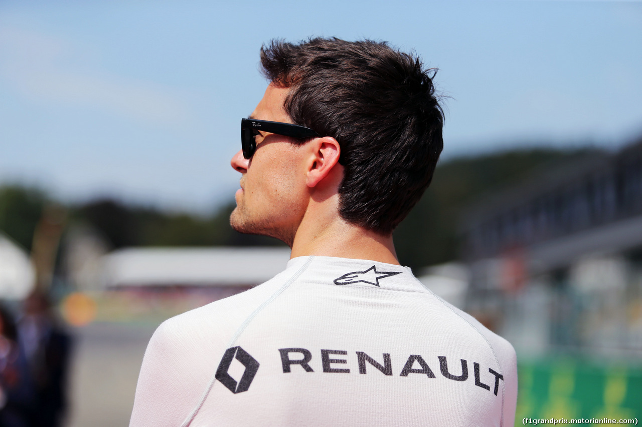 GP BELGIO, Jolyon Palmer (GBR) Renault Sport F1 Team as the grid observes the national anthem.
28.08.2016. Gara