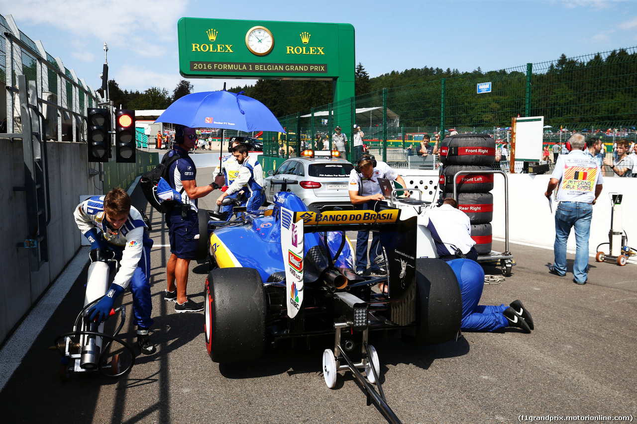 GP BELGIO, Marcus Ericsson (SWE) Sauber C35 partenzaing the race from the pit lane.
28.08.2016. Gara