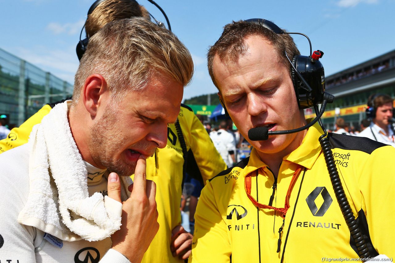 GP BELGIO, Kevin Magnussen (DEN) Renault Sport F1 Team on the grid.
28.08.2016. Gara