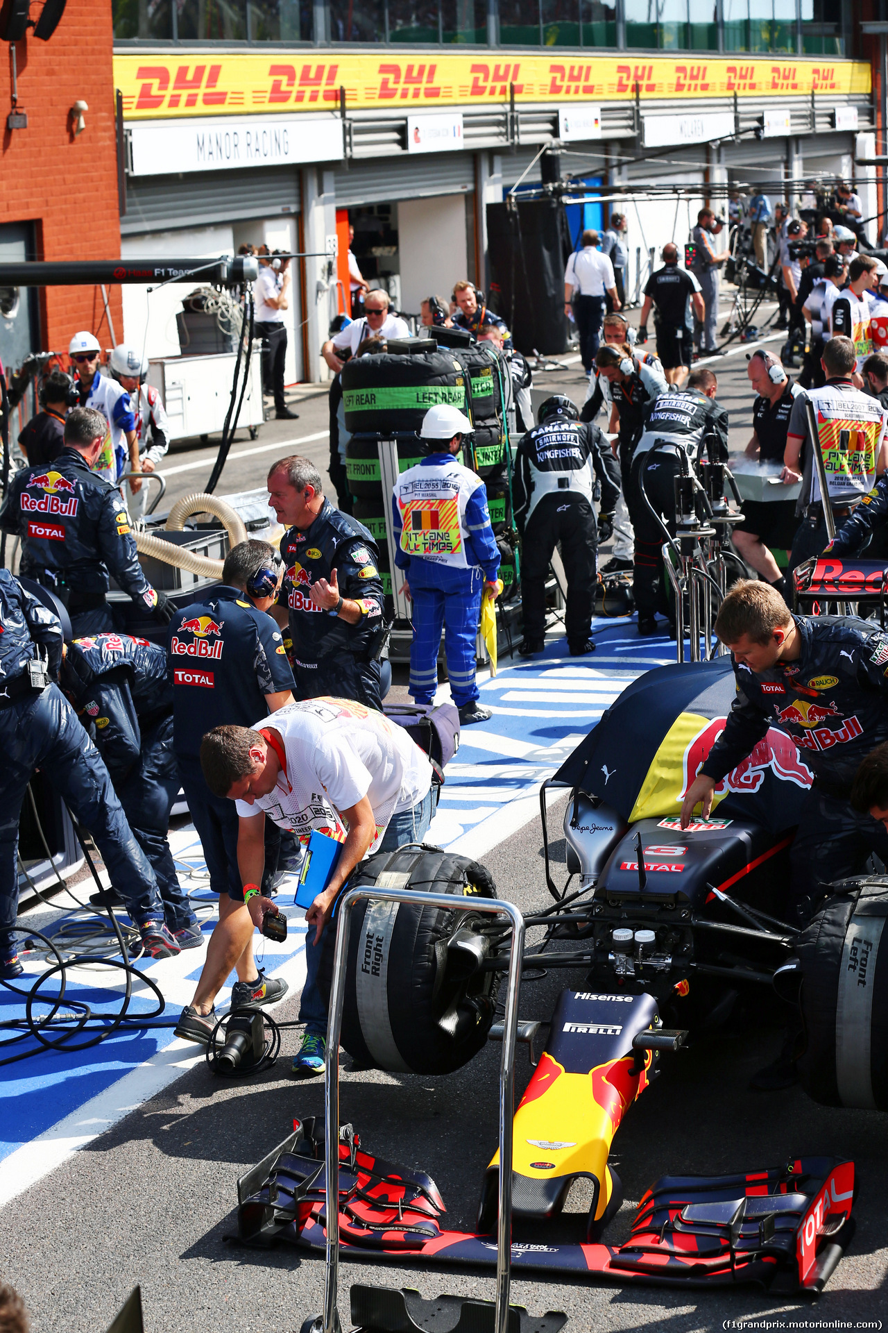 GP BELGIO, The Red Bull Racing RB12 of Daniel Ricciardo (AUS) in the pits as the race is stopped.
28.08.2016. Gara