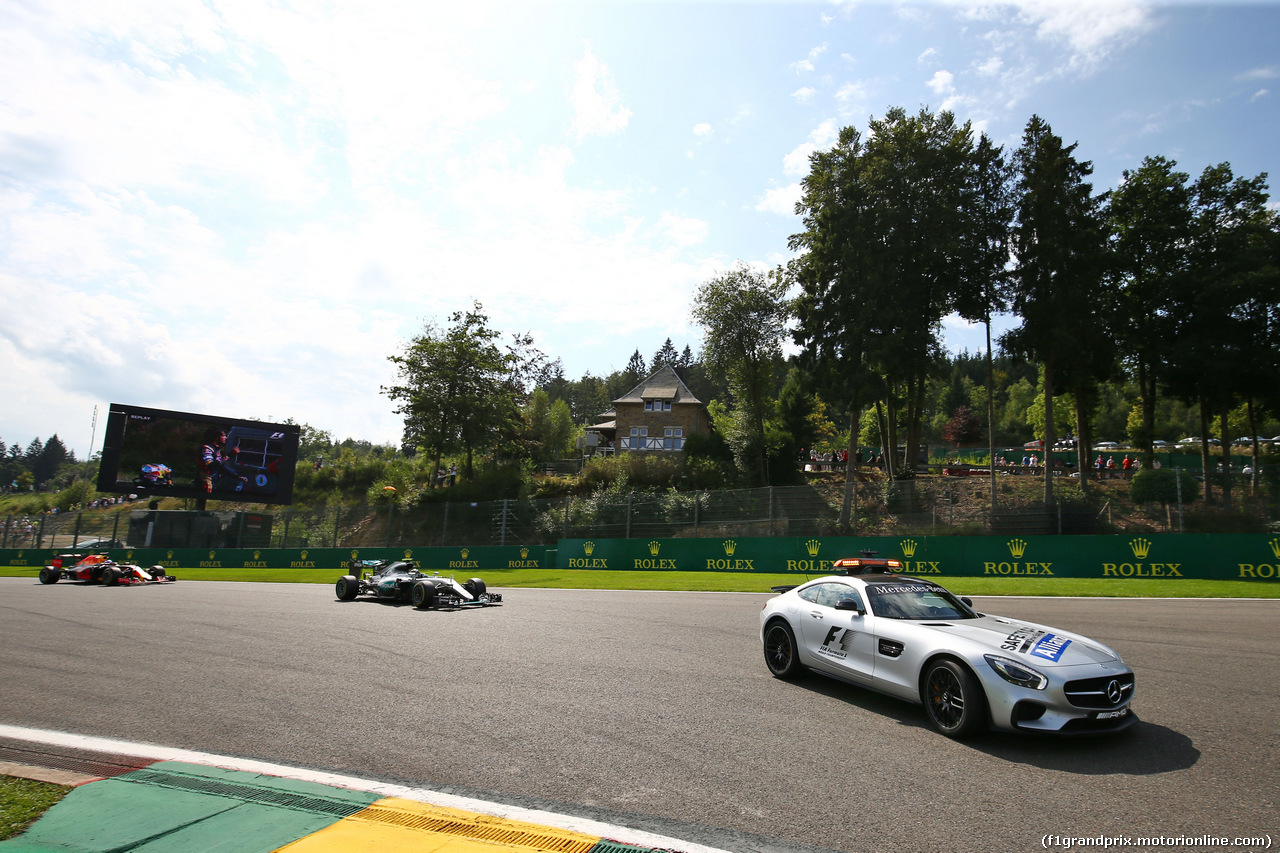 GP BELGIO, Nico Rosberg (GER) Mercedes AMG F1 W07 Hybrid davanti a behind the FIA Safety Car.
28.08.2016. Gara