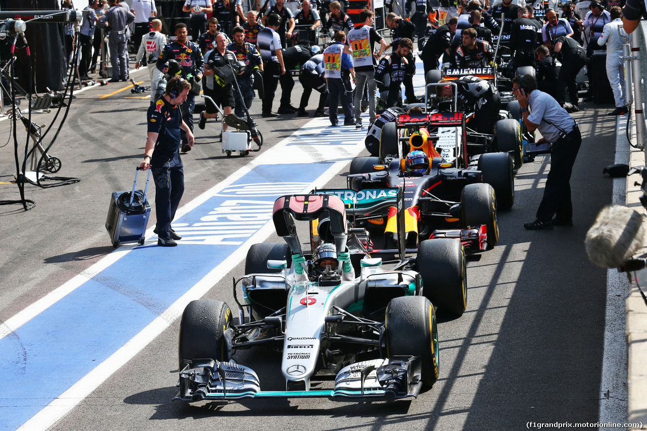 GP BELGIO, Nico Rosberg (GER) Mercedes AMG F1 W07 Hybrid in the pits as the race is stopped.
28.08.2016. Gara