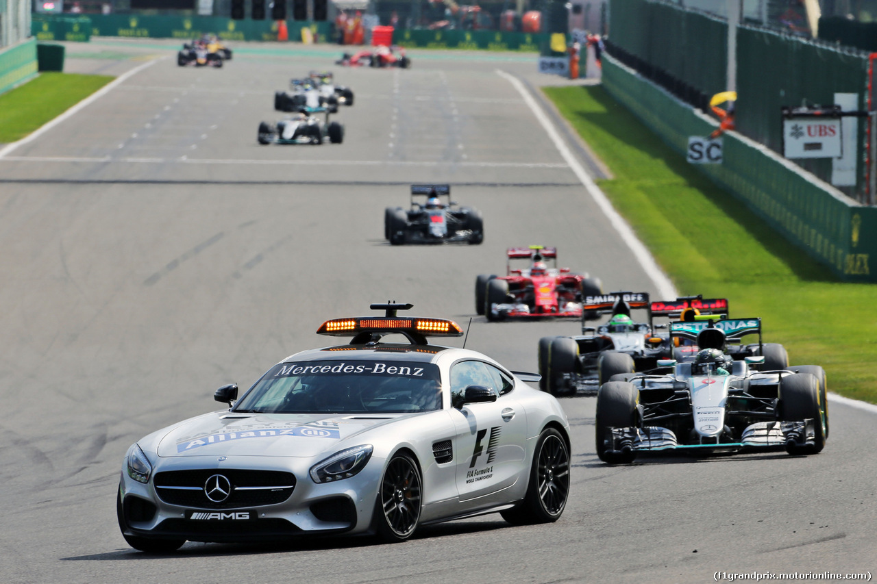 GP BELGIO, Nico Rosberg (GER) Mercedes AMG F1 W07 Hybrid davanti a behind the FIA Safety Car.
28.08.2016. Gara