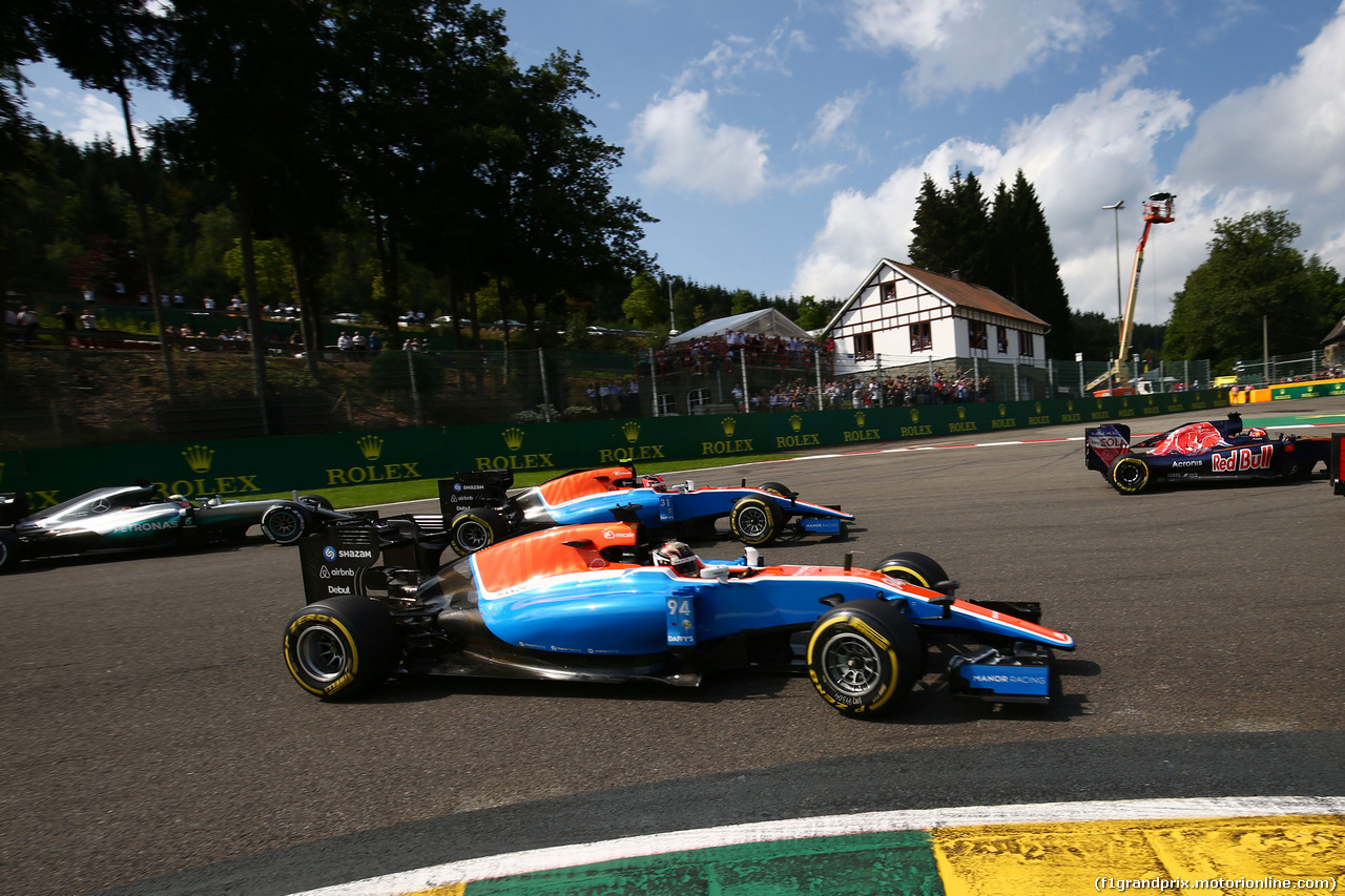 GP BELGIO, Pascal Wehrlein (GER) Manor Racing MRT05 e Esteban Ocon (FRA) Manor Racing MRT05 at the partenza of the race.
28.08.2016. Gara