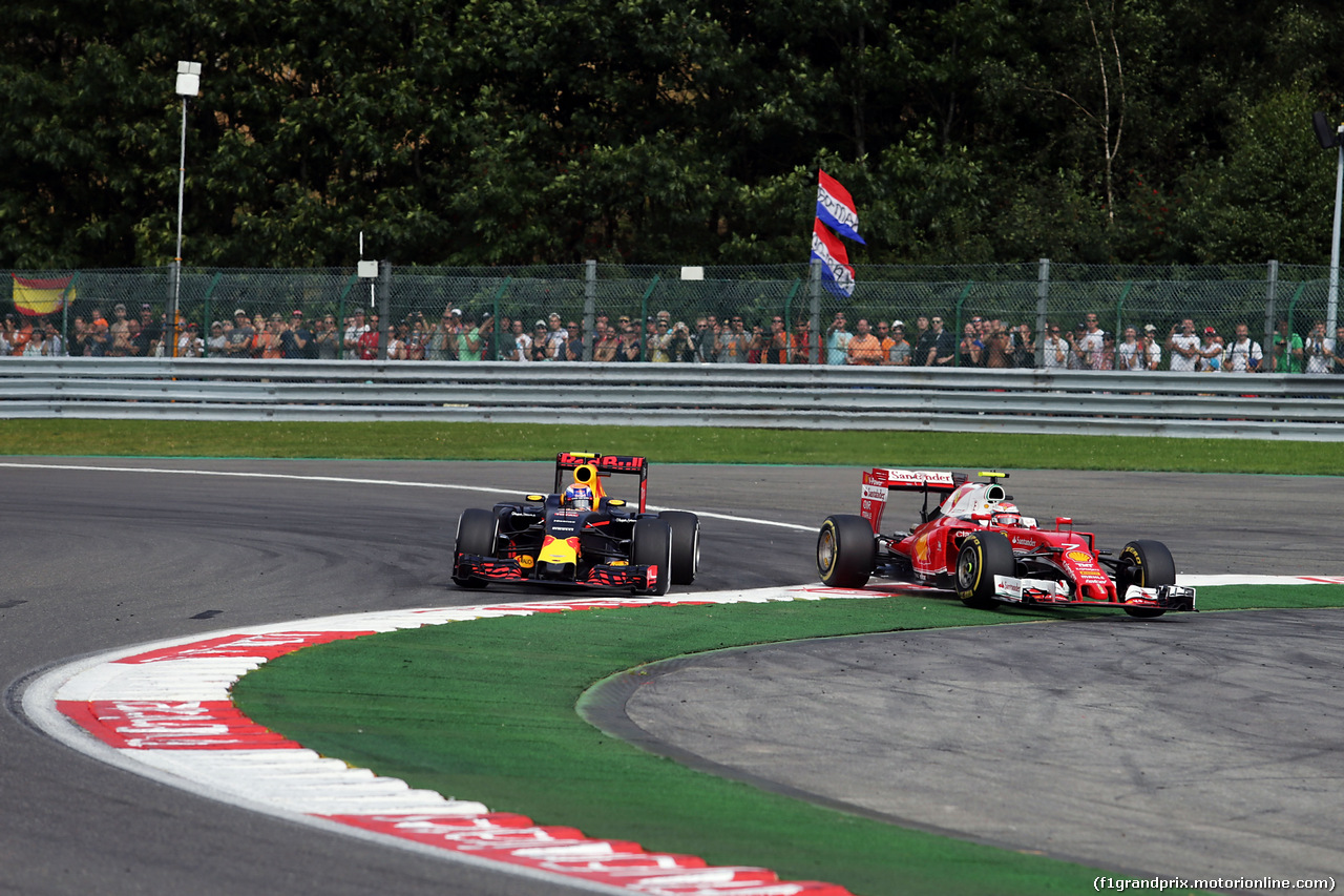 GP BELGIO, Max Verstappen (NLD) Red Bull Racing RB12 e Kimi Raikkonen (FIN) Ferrari SF16-H battle for position.
28.08.2016. Gara