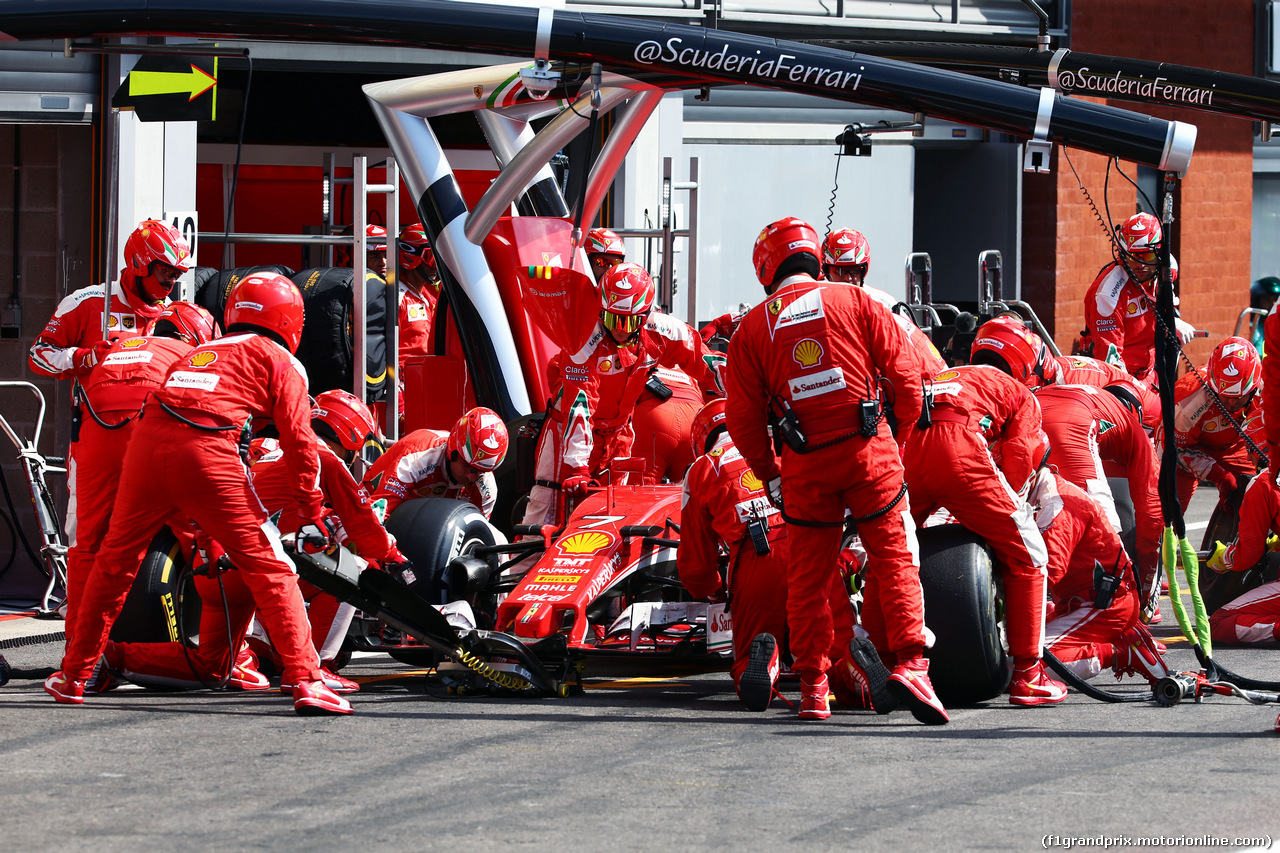 GP BELGIO, Kimi Raikkonen (FIN) Ferrari SF16-H makes a pit stop.
28.08.2016. Gara