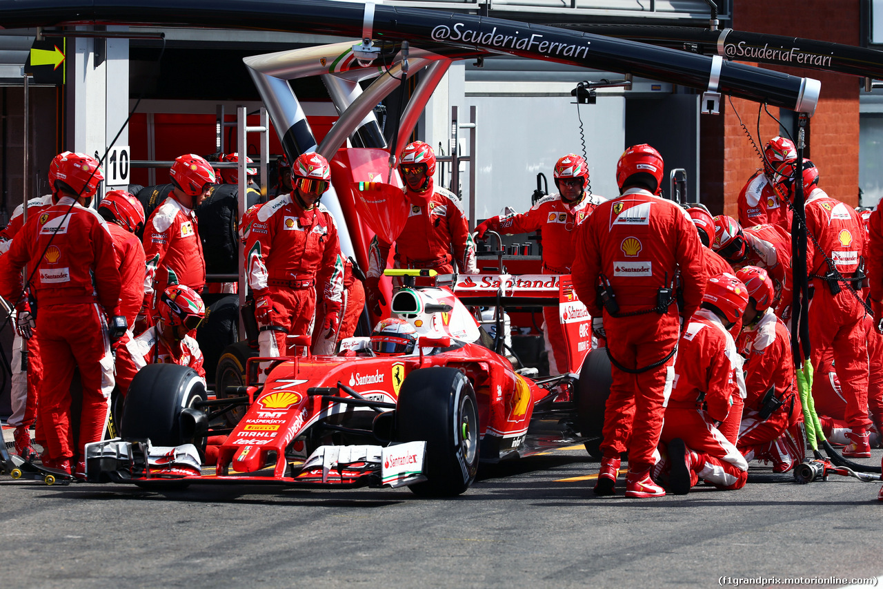 GP BELGIO, Kimi Raikkonen (FIN) Ferrari SF16-H makes a pit stop.
28.08.2016. Gara