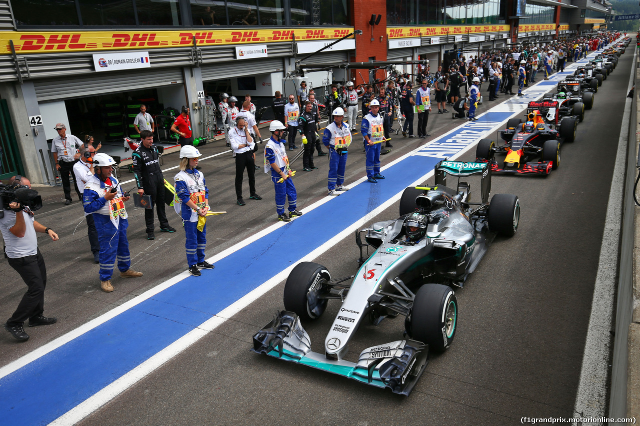 GP BELGIO, Nico Rosberg (GER) Mercedes AMG F1 W07 Hybrid in the pits as the race is stopped.
28.08.2016. Gara