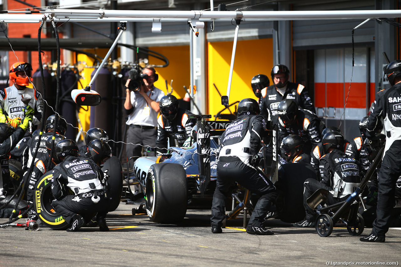 GP BELGIO, Nico Hulkenberg (GER) Sahara Force India F1 VJM09 makes a pit stop.
28.08.2016. Gara