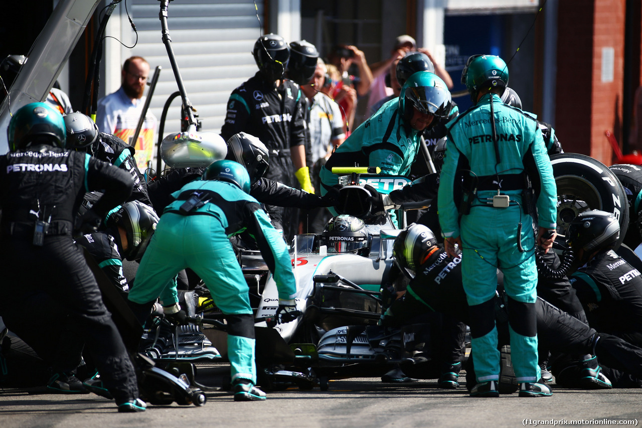 GP BELGIO, Nico Rosberg (GER) Mercedes AMG F1 W07 Hybrid makes a pit stop.
28.08.2016. Gara