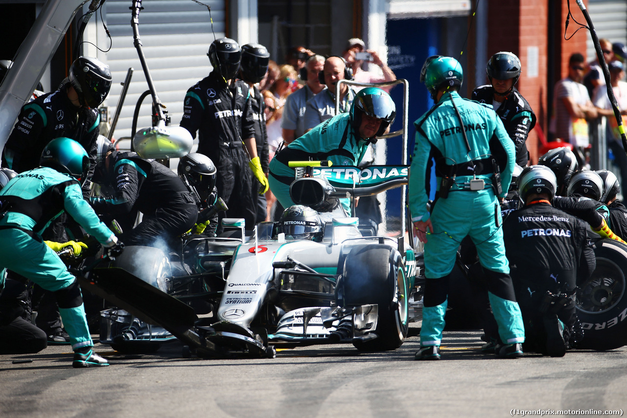 GP BELGIO, Nico Rosberg (GER) Mercedes AMG F1 W07 Hybrid makes a pit stop.
28.08.2016. Gara