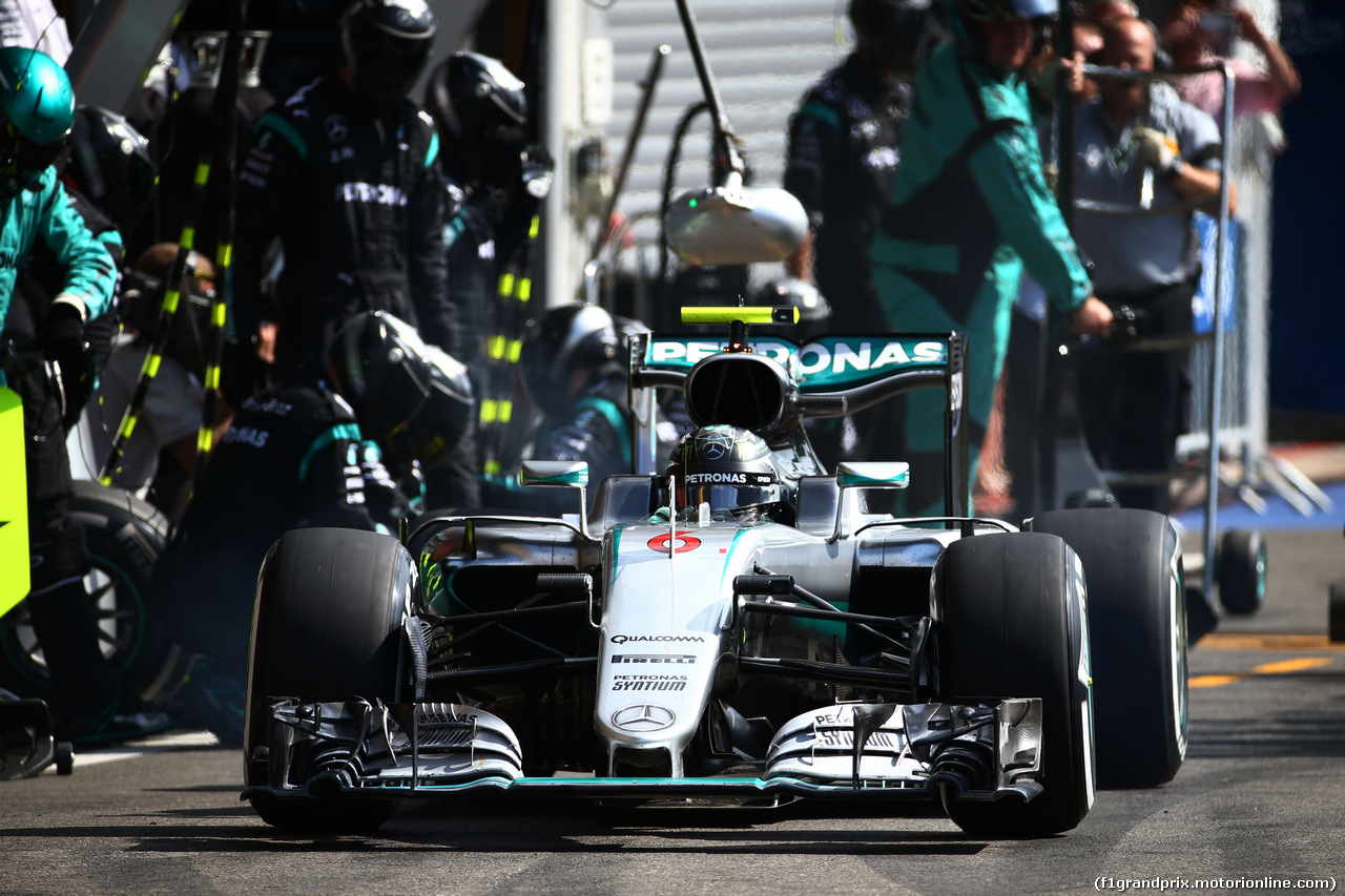 GP BELGIO, Nico Rosberg (GER) Mercedes AMG F1 W07 Hybrid makes a pit stop.
28.08.2016. Gara