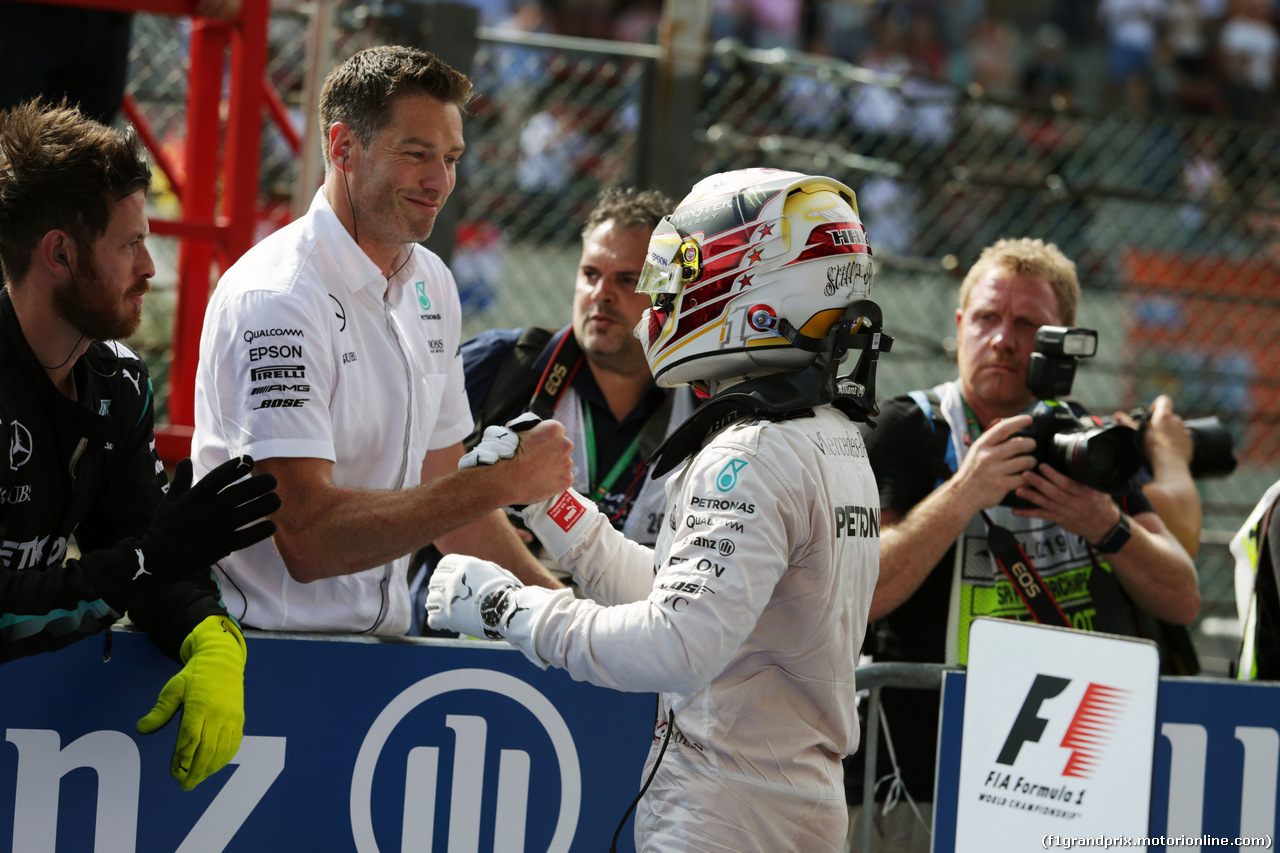 GP BELGIO, Lewis Hamilton (GBR) Mercedes AMG F1 celebrates his third position in parc ferme.
28.08.2016. Gara