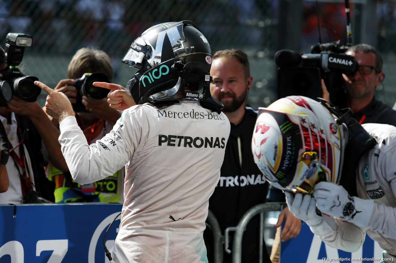 GP BELGIO, Gara winner Nico Rosberg (GER) Mercedes AMG F1 celebrates in parc ferme as his third placed team mate Lewis Hamilton (GBR) climbs from his Mercedes AMG F1 W07 Hybrid.
28.08.2016. Gara