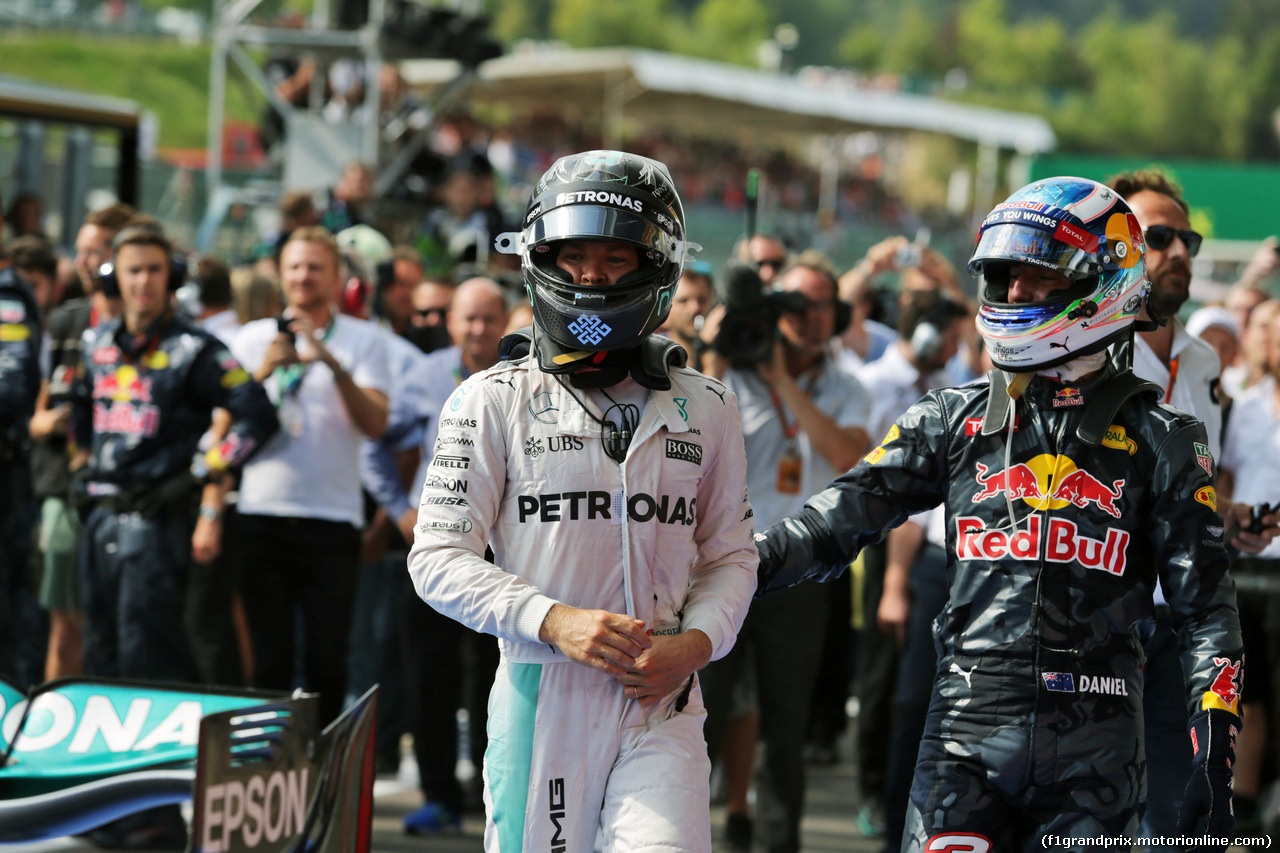 GP BELGIO, (L to R): Gara winner Nico Rosberg (GER) Mercedes AMG F1 e second placed Daniel Ricciardo (AUS) Red Bull Racing in parc ferme.
28.08.2016. Gara