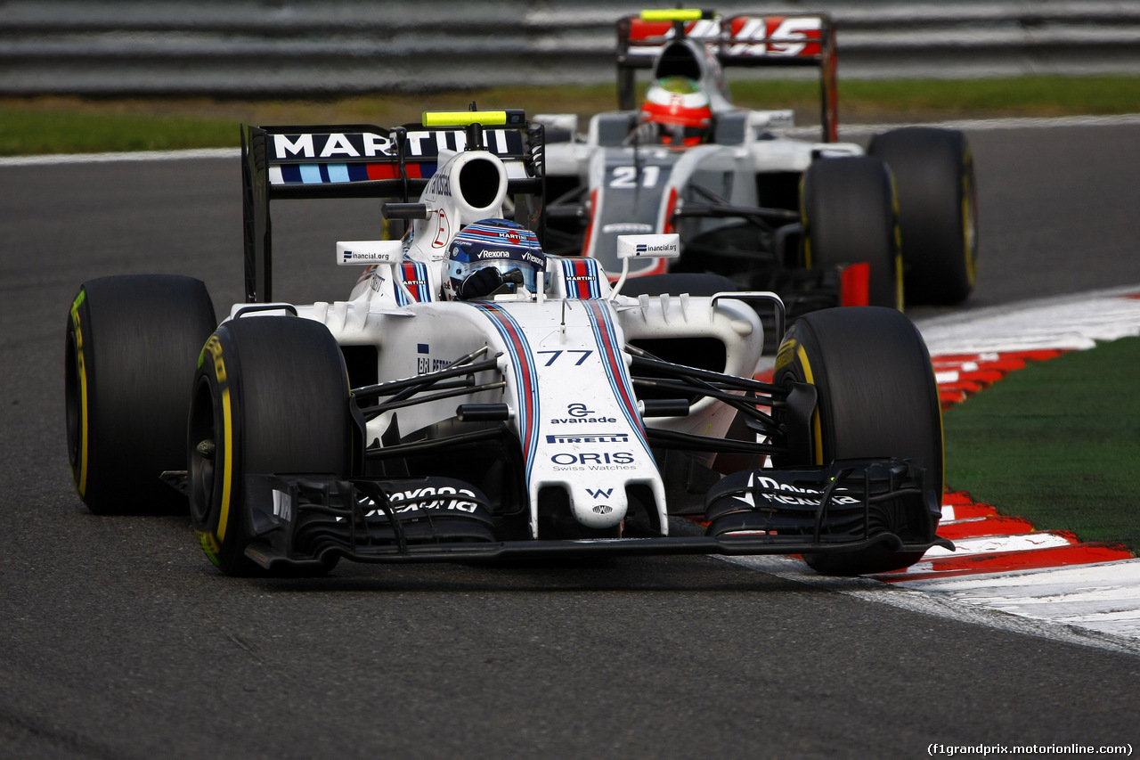 GP BELGIO, 28.08.2016 - Gara, Valtteri Bottas (FIN) Williams FW38 e Esteban Gutierrez (MEX) Haas F1 Team VF-16