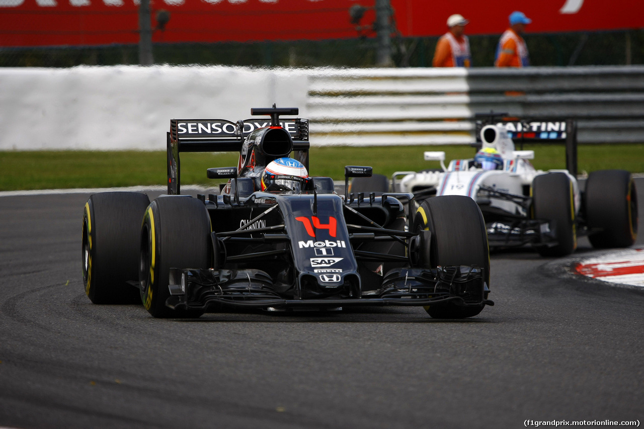 GP BELGIO, 28.08.2016 - Gara, Fernando Alonso (ESP) McLaren Honda MP4-31 e Felipe Massa (BRA) Williams FW38