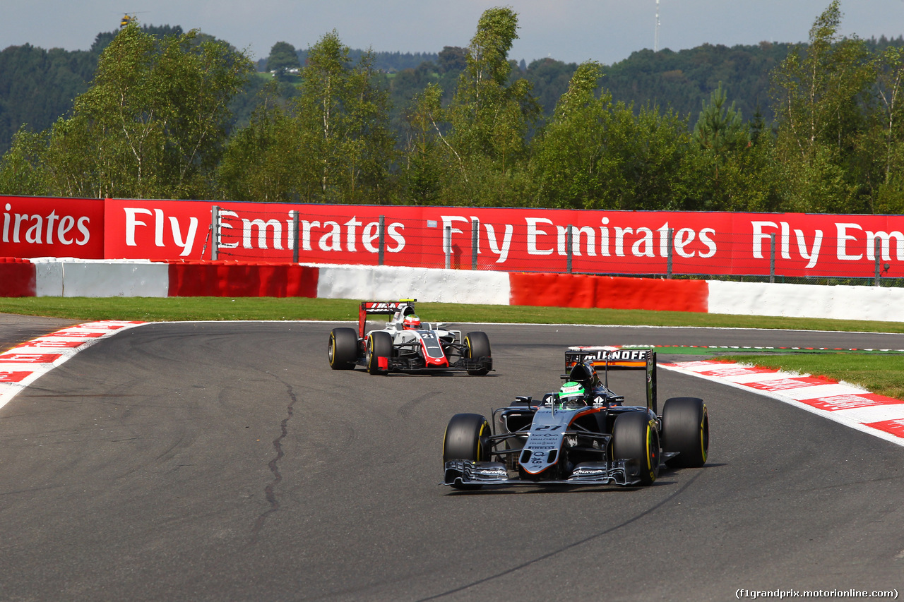 GP BELGIO, 28.08.2016 - Gara, Nico Hulkenberg (GER) Sahara Force India F1 VJM09 e Esteban Gutierrez (MEX) Haas F1 Team VF-16