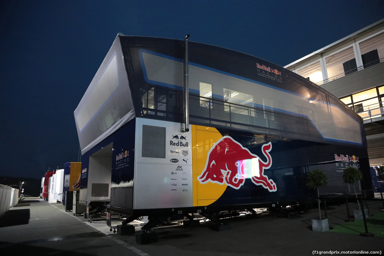 GP BELGIO, 28.08.2016 - Gara, Red Bull motorhome at night