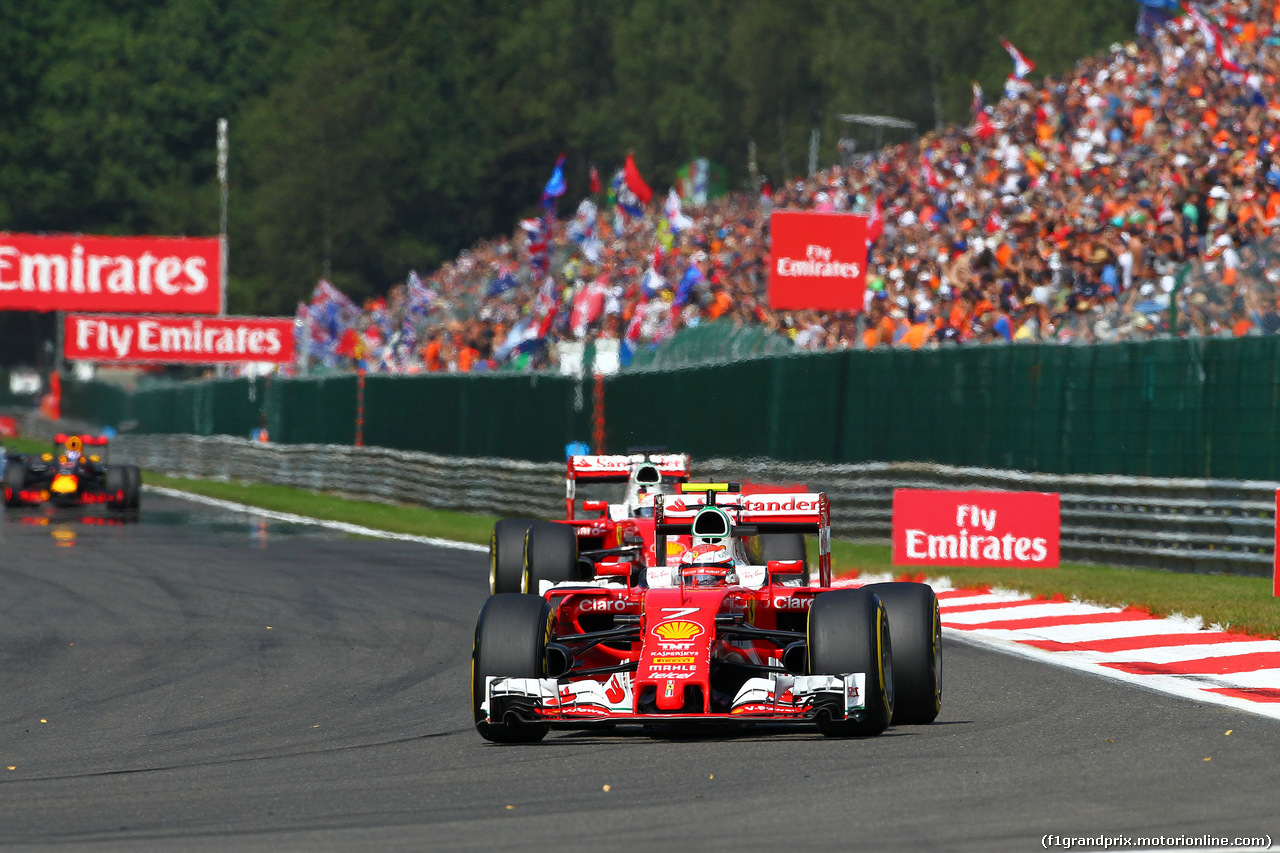 GP BELGIO, 28.08.2016 - Gara, Kimi Raikkonen (FIN) Ferrari SF16-H davanti a Sebastian Vettel (GER) Ferrari SF16-H