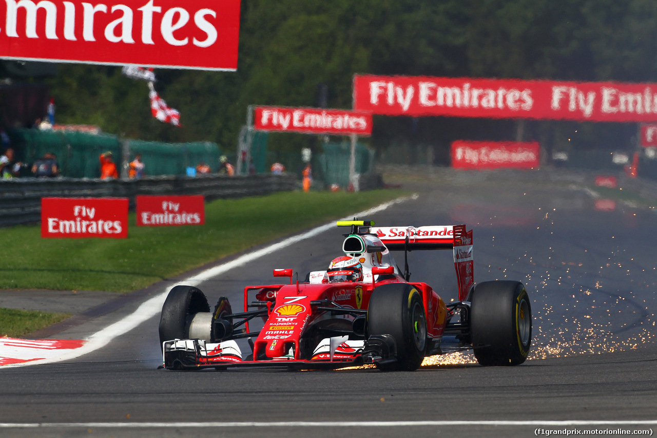 GP BELGIO, 28.08.2016 - Gara, Kimi Raikkonen (FIN) Ferrari SF16-H with a puncture