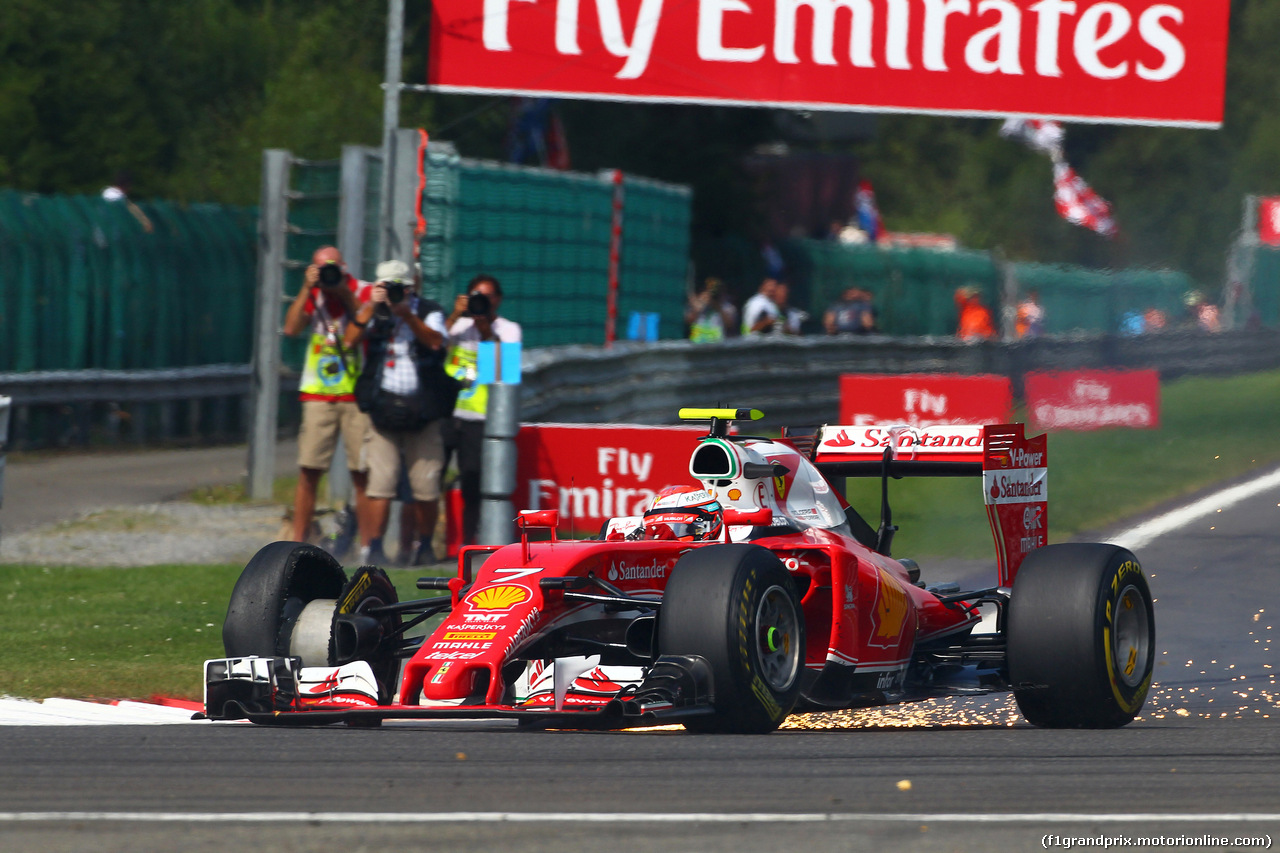 GP BELGIO, 28.08.2016 - Gara, Kimi Raikkonen (FIN) Ferrari SF16-H with a puncture