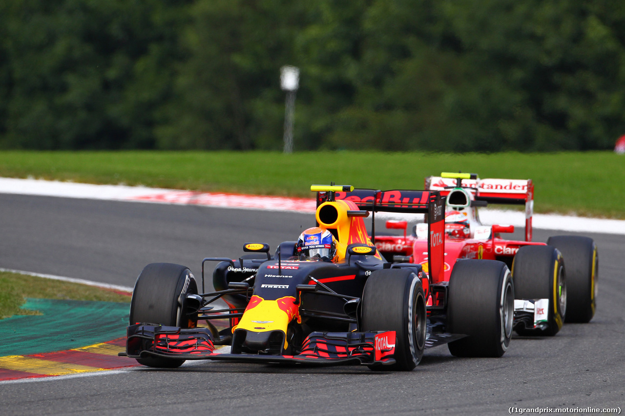 GP BELGIO, 28.08.2016 - Gara, Max Verstappen (NED) Red Bull Racing RB12 e Kimi Raikkonen (FIN) Ferrari SF16-H