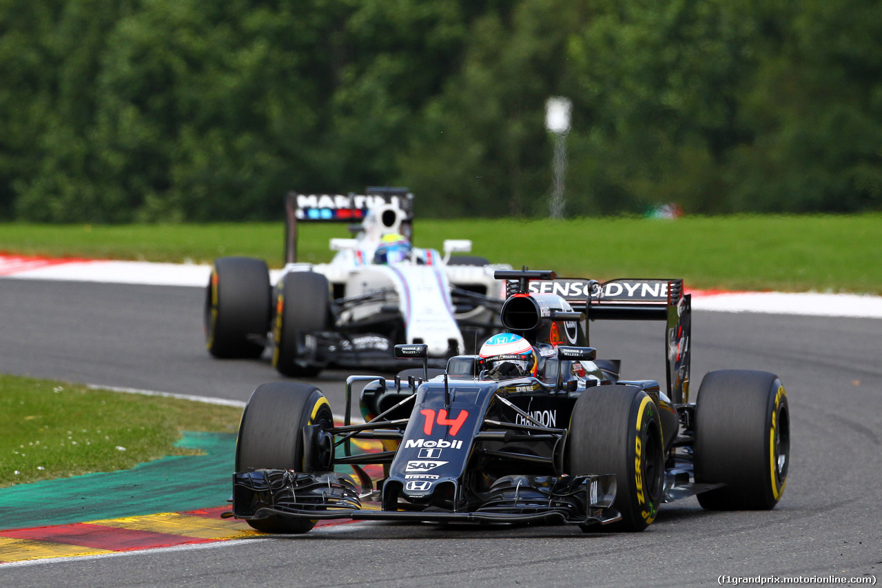 GP BELGIO, 28.08.2016 - Gara, Fernando Alonso (ESP) McLaren Honda MP4-31 e Felipe Massa (BRA) Williams FW38