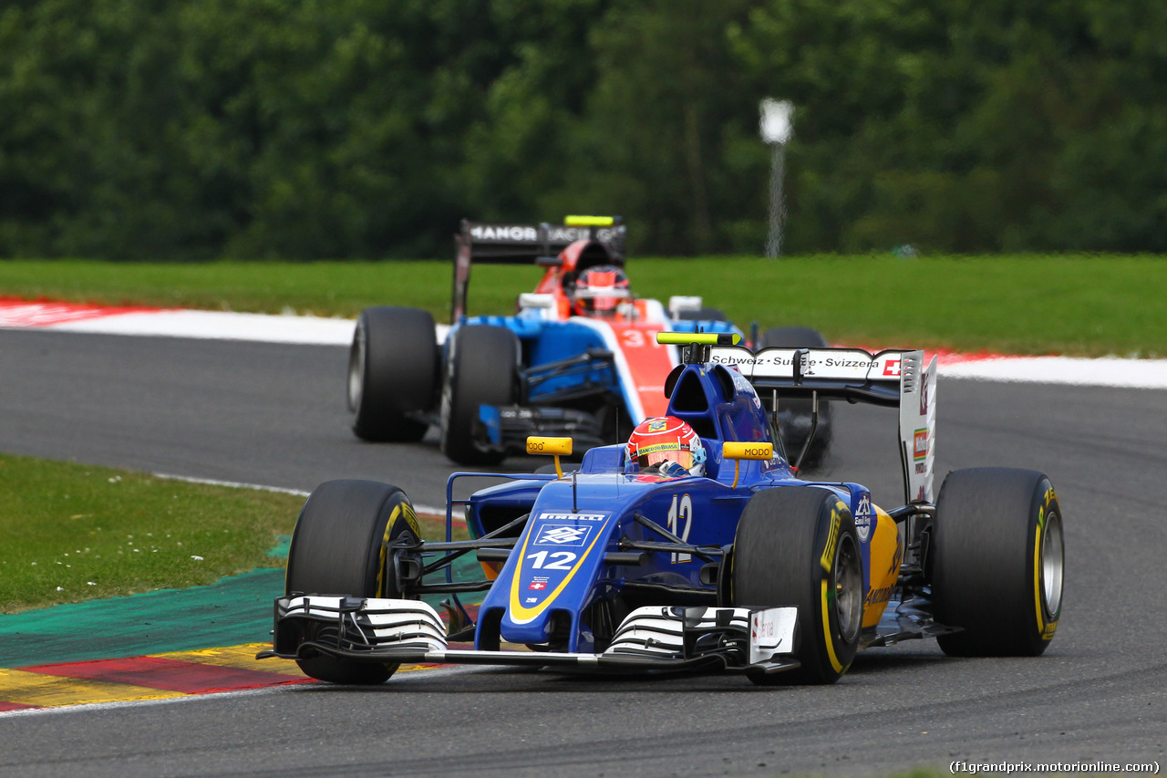 GP BELGIO, 28.08.2016 - Gara, Felipe Nasr (BRA) Sauber C34 davanti a Esteban Ocon (FRA) Manor Racing MRT05