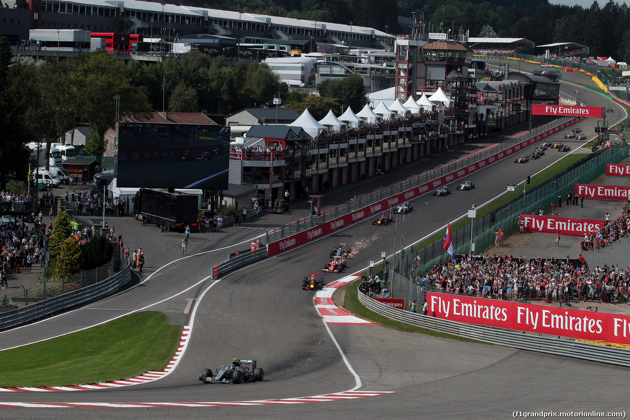 GP BELGIO, 28.08.2016 - Gara, Start of the race, Nico Rosberg (GER) Mercedes AMG F1 W07 Hybrid