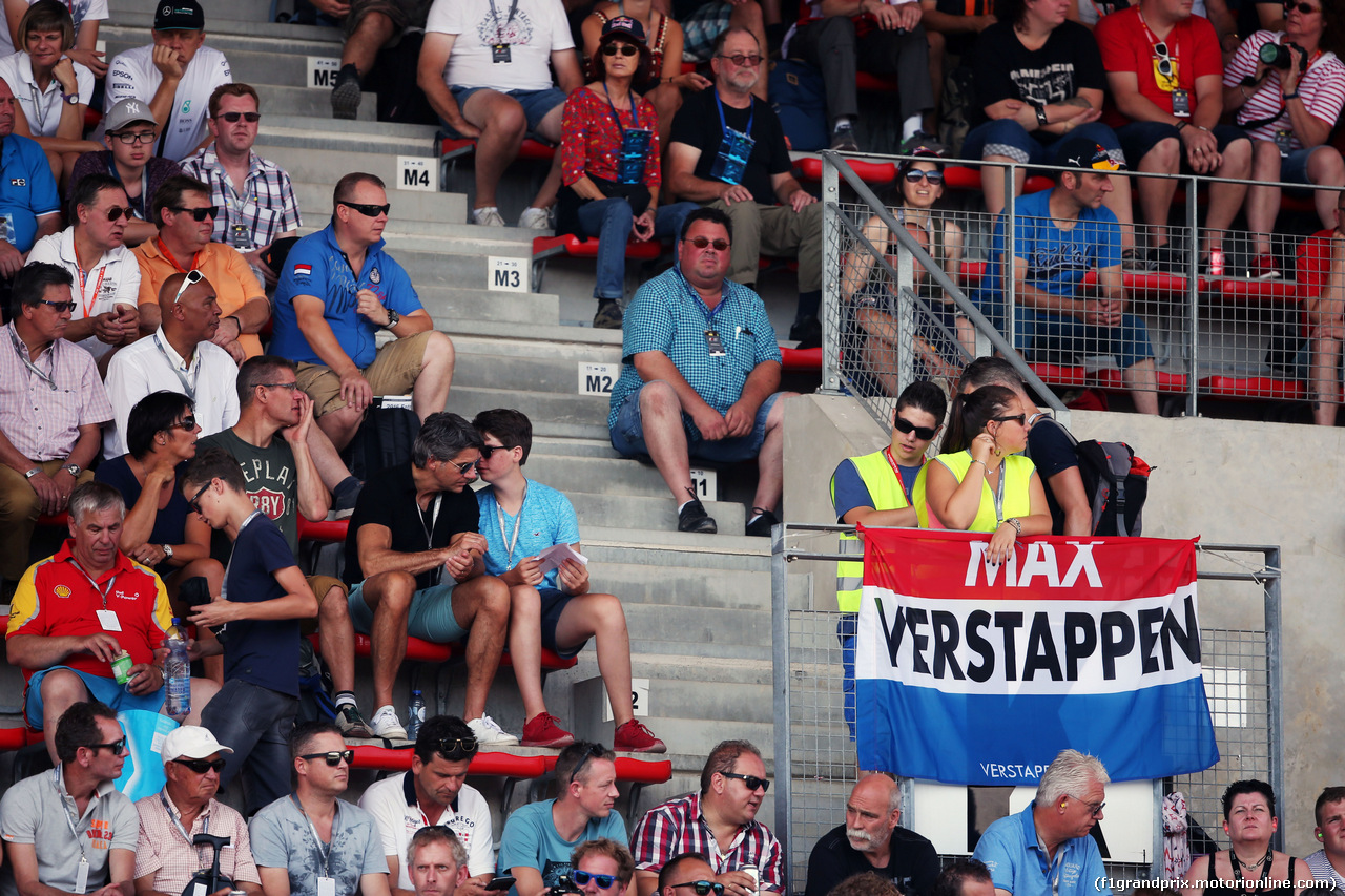 GP BELGIO, Fans e a flag for Max Verstappen (NLD) Red Bull Racing.
27.08.2016. Prove Libere 3